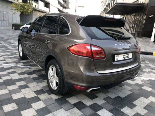 2013-porsche-cayenne-36l-v6-gcc-serviced-only-with-porsche-big-2
