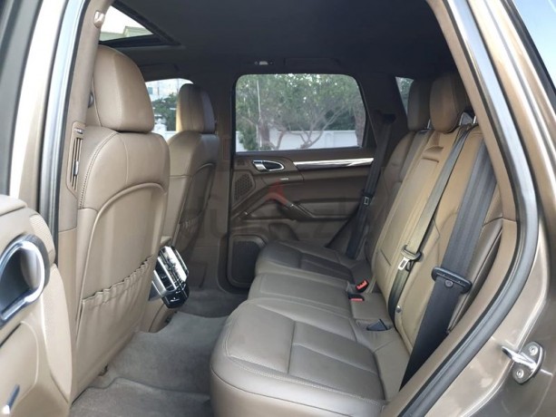 2013-porsche-cayenne-36l-v6-gcc-serviced-only-with-porsche-big-1