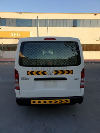 low-km-2015-toyota-hiace-glx-gcc-with-full-service-history-big-5