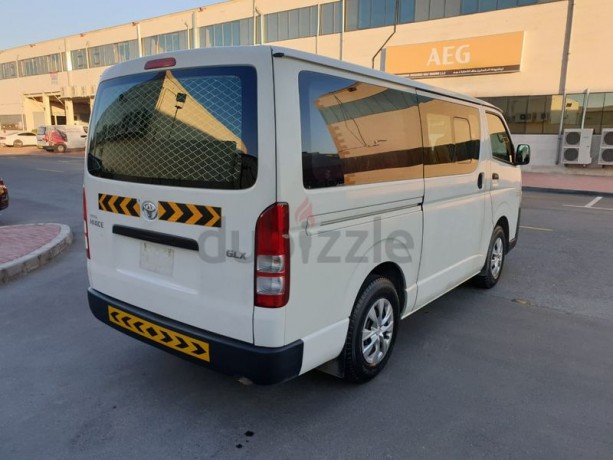 low-km-2015-toyota-hiace-glx-gcc-with-full-service-history-big-4