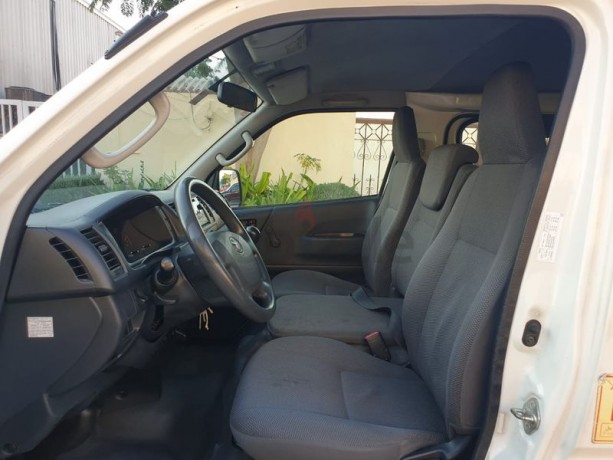 low-km-2015-toyota-hiace-glx-gcc-with-full-service-history-big-1