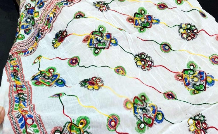 rajasthani-style-dupatta-delivery-included-big-1