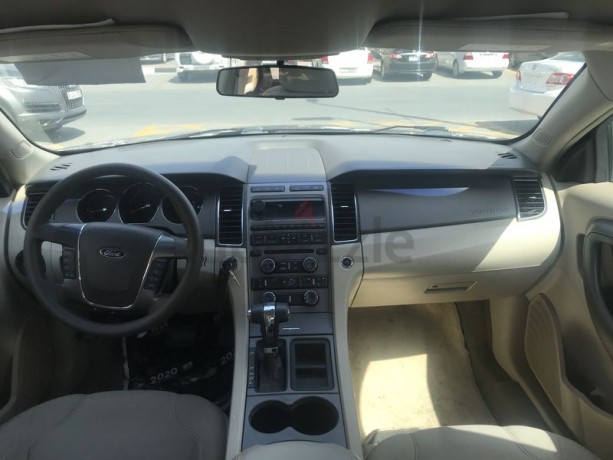 ford-taurus-2012-gcc-big-11