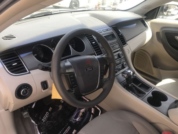 ford-taurus-2012-gcc-big-9