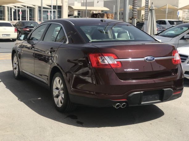 ford-taurus-2012-gcc-big-0