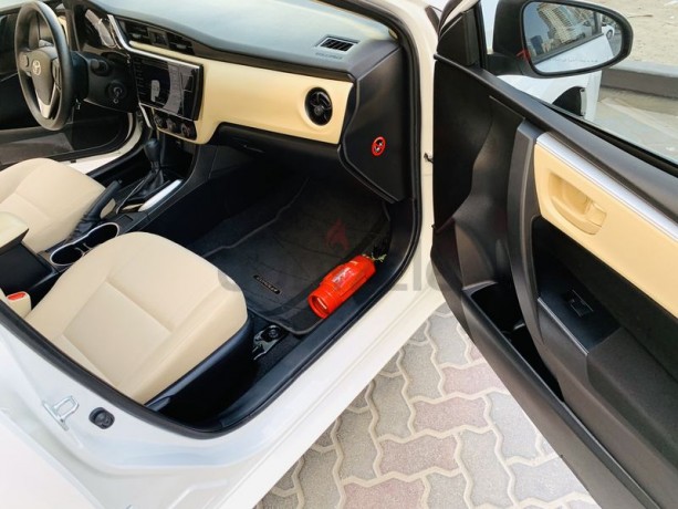 toyota-corolla-16-2019-white-gcc-speas-excellent-condition-under-warranty-full-service-agy3-keys-big-9