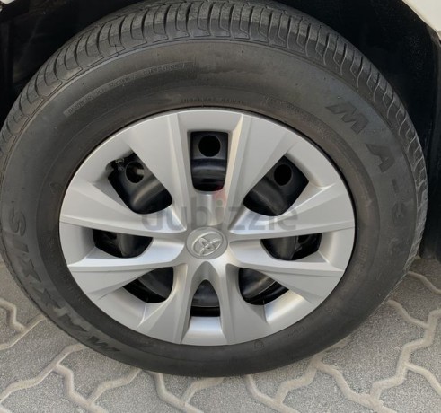toyota-corolla-16-2019-white-gcc-speas-excellent-condition-under-warranty-full-service-agy3-keys-big-1