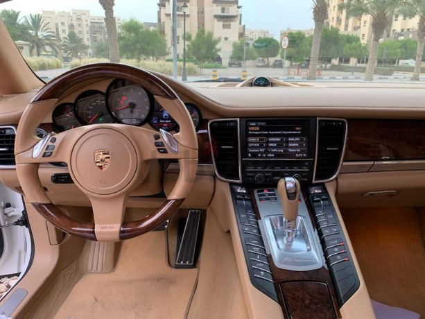 extra-clean-2010-porsche-panamera-s-big-10