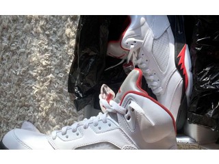 
                        air jordan 5 fire reds size 9.5US                                            