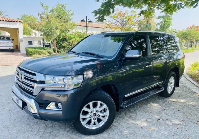 land-cruiser-gxr-v8-for-sale-big-2