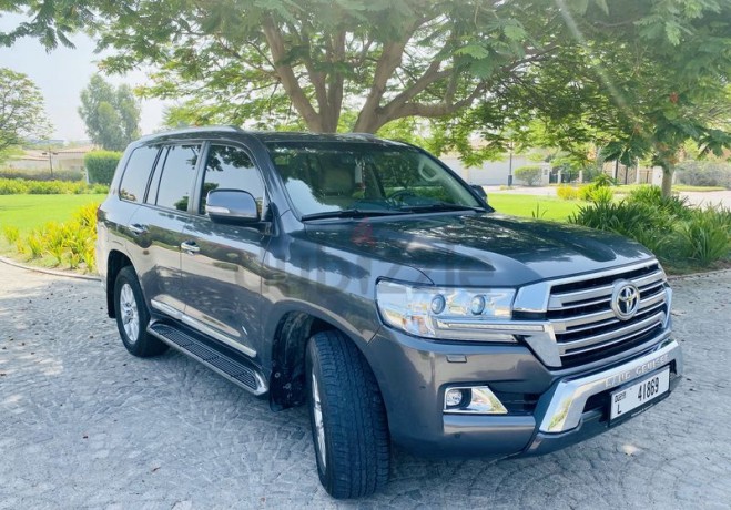 land-cruiser-gxr-v8-for-sale-big-1