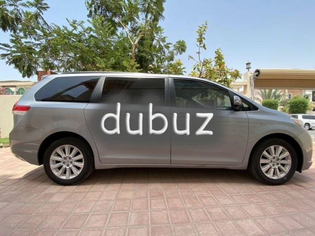 toyota-sienna-xle-2013-big-10