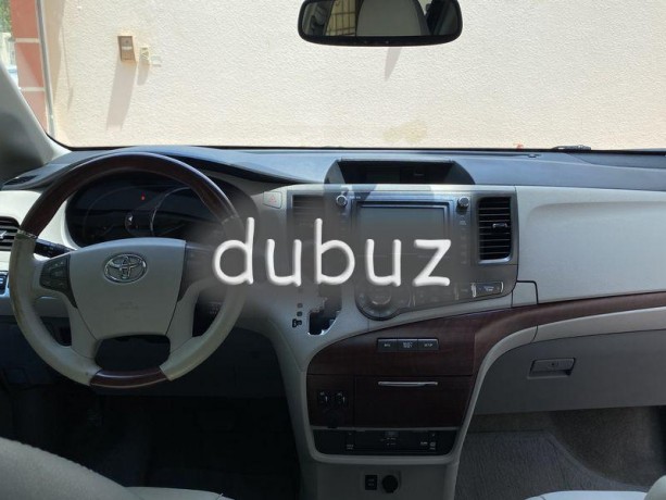 toyota-sienna-xle-2013-big-4