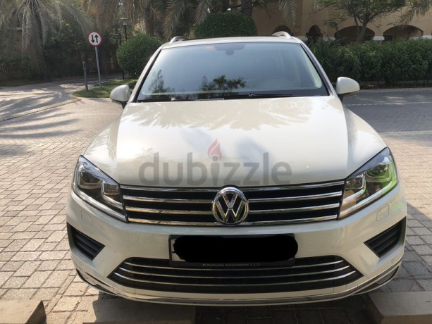 2016-vw-touareg-like-new-big-14