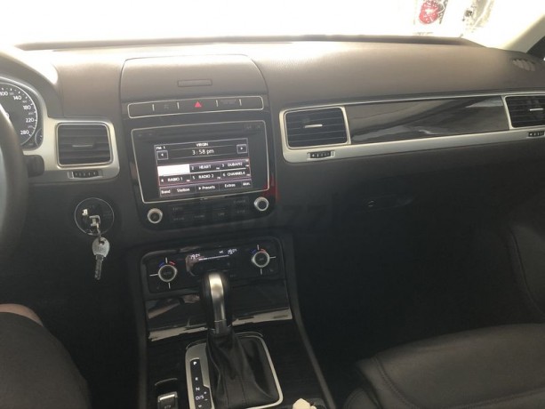 2016-vw-touareg-like-new-big-11