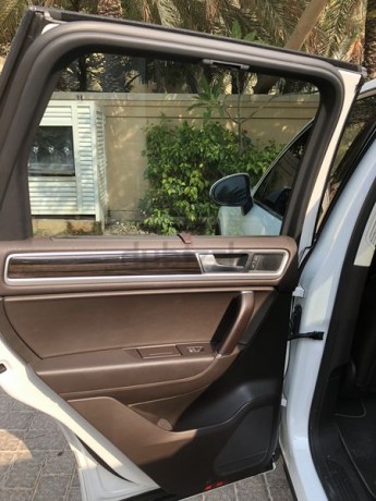 2016-vw-touareg-like-new-big-5