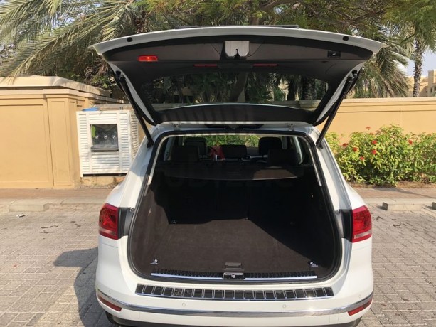 2016-vw-touareg-like-new-big-3