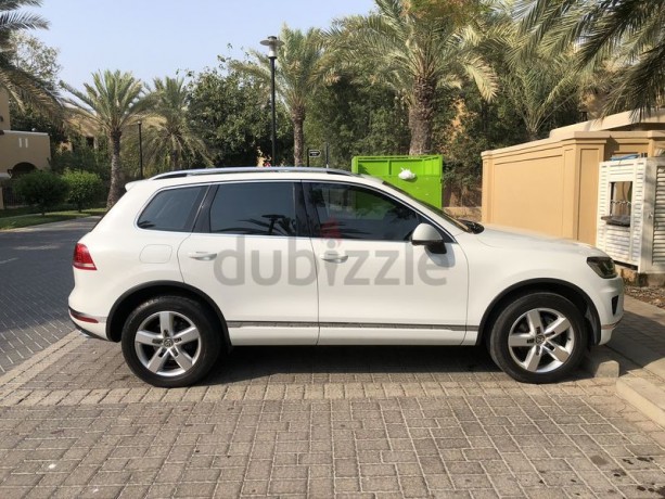 2016-vw-touareg-like-new-big-0