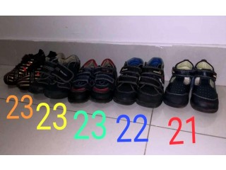 
                        10 احذية للأطفال براندات مستعمل نظيف                                            
