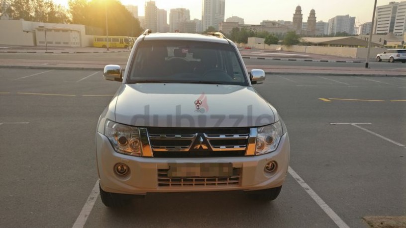 very-low-mileage-mitsubishi-pajero-35l-lwb-2014-model-gcc-spec-big-10