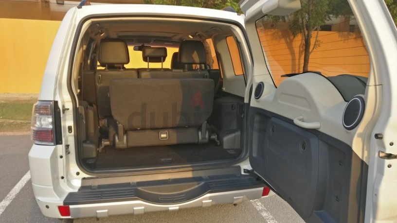 very-low-mileage-mitsubishi-pajero-35l-lwb-2014-model-gcc-spec-big-2