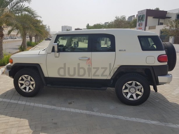 toyota-fj-cruiser-in-excellent-condition-big-4