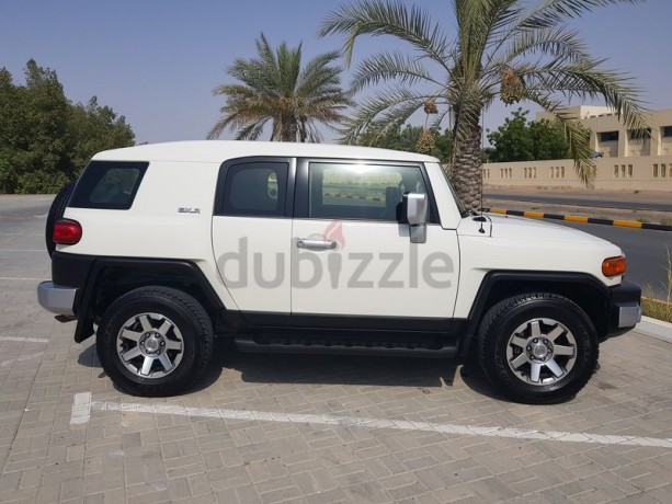 toyota-fj-cruiser-in-excellent-condition-big-3