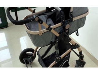 
                        عربة أطفال بحالة ممتازة                                            