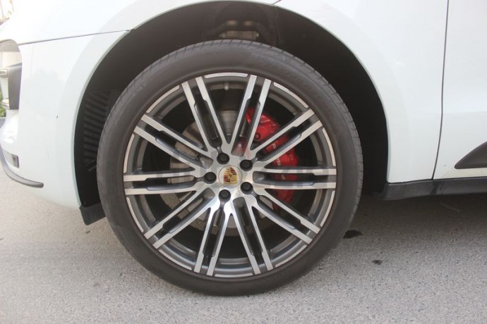 porsche-macan-turbo-2014-gcc-specs-big-6
