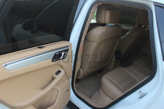 porsche-macan-turbo-2014-gcc-specs-big-2