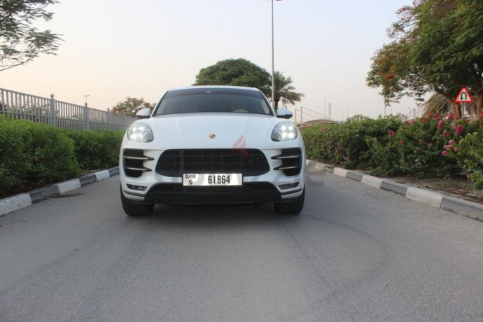 porsche-macan-turbo-2014-gcc-specs-big-0