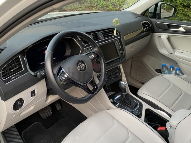 volkswagen-tiguan-20-tsi-220-hp-sport-big-3