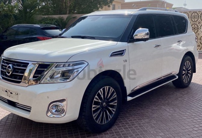 nissan-platinum-full-option-v8-400hp-perfect-condition-under-warranty-until-2022-big-5
