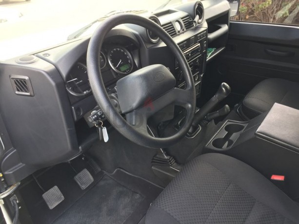 land-rover-defender-2013-gcc-big-2