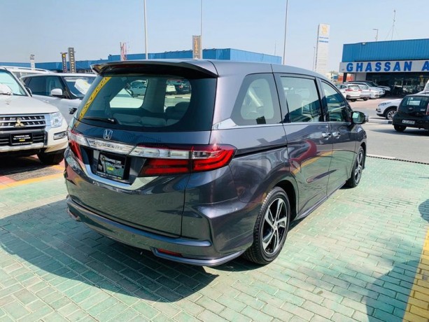 honda-odyssey-2017-gray-gcc-specification-big-8