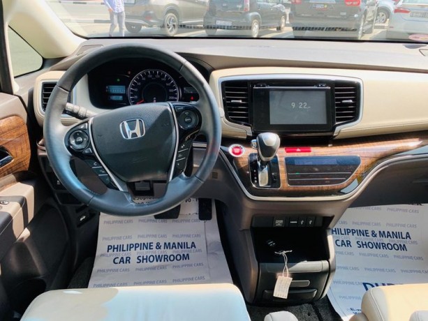 honda-odyssey-2017-gray-gcc-specification-big-4