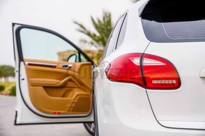 aed-2114-per-month-0-dp-porsche-cayenne-s-v8-spectacular-condition-fully-loaded-big-11