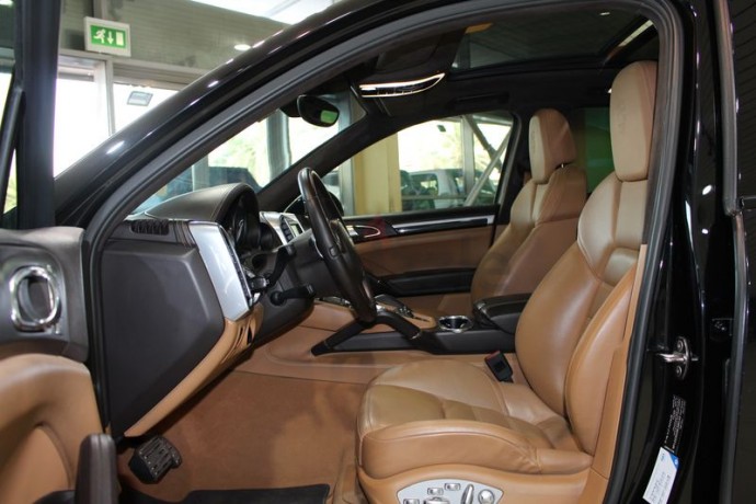 porsche-cayenne-turbo-2011-modelgcc-spec-good-condition-big-5