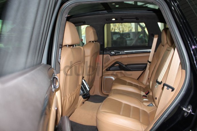 porsche-cayenne-turbo-2011-modelgcc-spec-good-condition-big-3