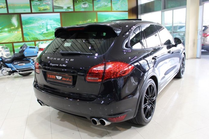 porsche-cayenne-turbo-2011-modelgcc-spec-good-condition-big-0
