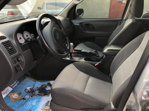 2006-ford-escape-4x4-very-clean-gcc-dv-navigation-rta-passed-call-show-phone-numberwatsp-show-phone-number-big-1