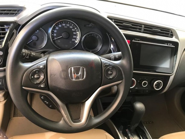 2017-honda-city-ex-gcc-specs-54250-km-big-1