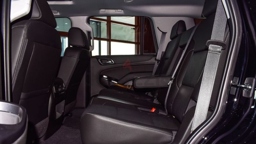 chevrolet-tahoe-rst-v8-big-4