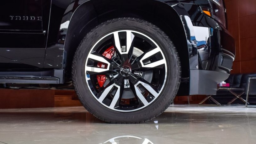 chevrolet-tahoe-rst-v8-big-2
