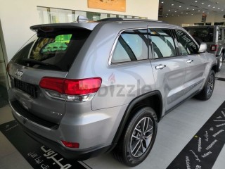 
                            
                            Low Milage Grand Cherokee Limited
                            
                        