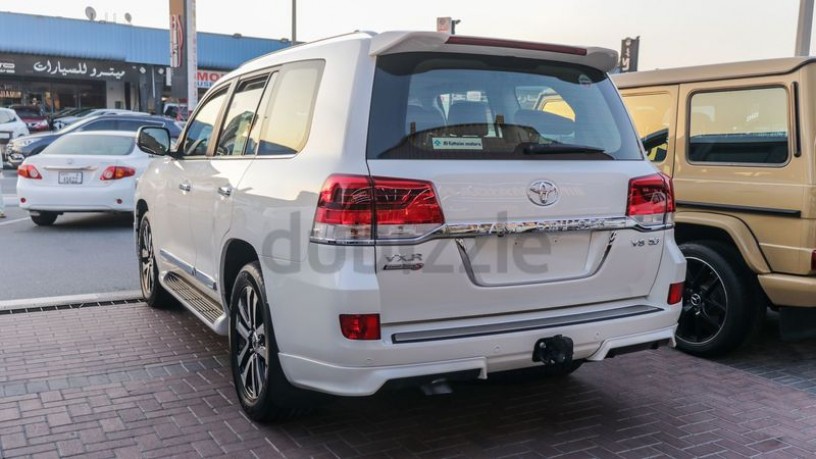toyota-land-cruser-vxr-57-full-option-31000km-full-service-history-3-years-warranty-with-contract-s-big-3