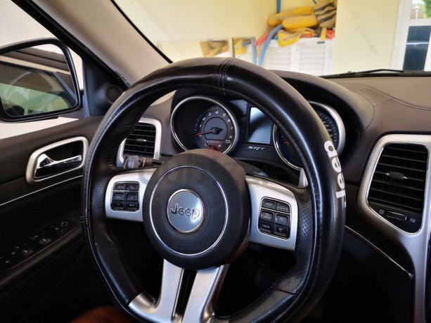 jeep-grand-cherokee-srt-8-vapour-edition-big-2