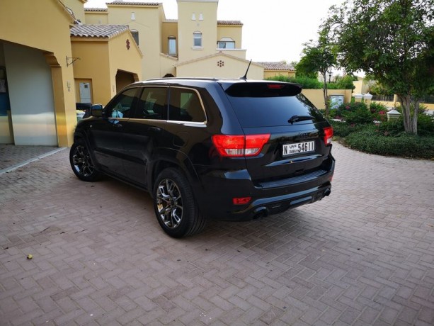 jeep-grand-cherokee-srt-8-vapour-edition-big-1