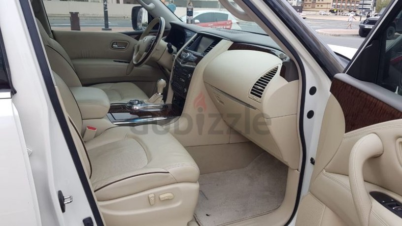 2014-platinum-v8-56-ltr-se-4-camera-full-nissan-serviced-al-rostamani-lady-driven-big-9
