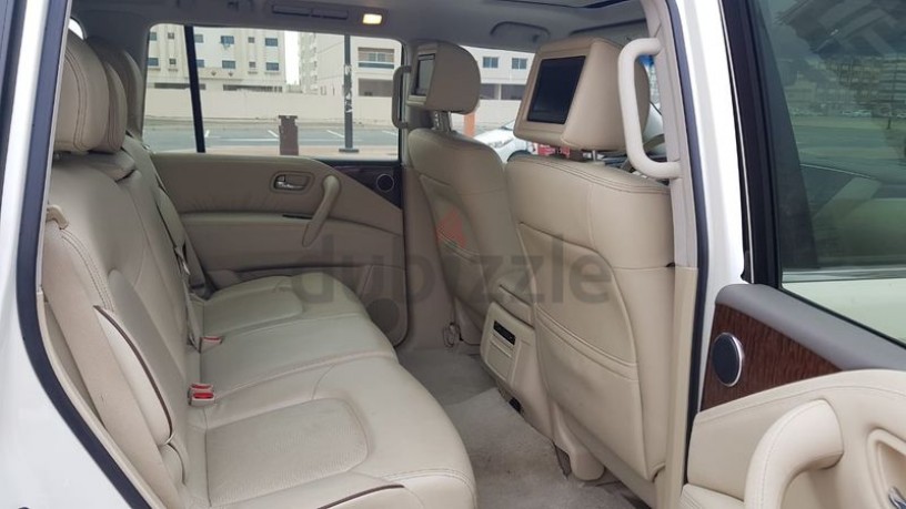 2014-platinum-v8-56-ltr-se-4-camera-full-nissan-serviced-al-rostamani-lady-driven-big-0
